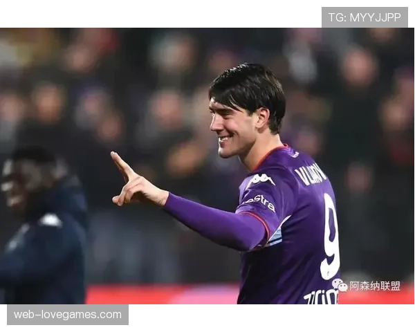 弗拉霍维奇进球后，指向后场示意是“区域协防创造了反击空间”